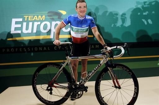 Thomas Voeckler shows off the team's Colnago