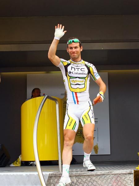 Stage 5 winner Mark Cavendish (HTC-Columbia) waves to the crowd.
