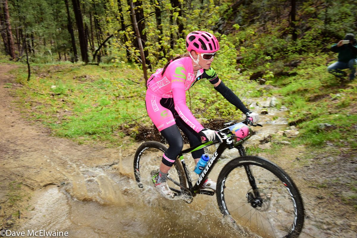 Rose Grant (NoTubes) riding in fourth place after ten miles