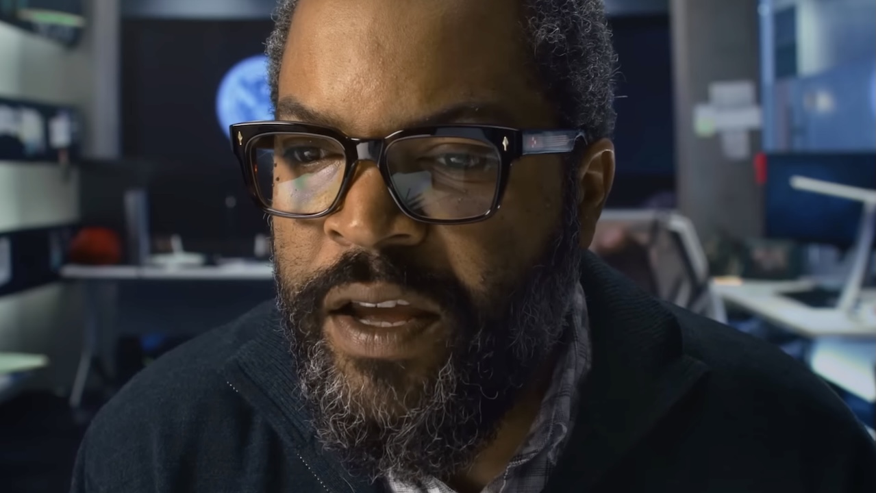 Glasses-wearing Ice Cube in War of the Worlds