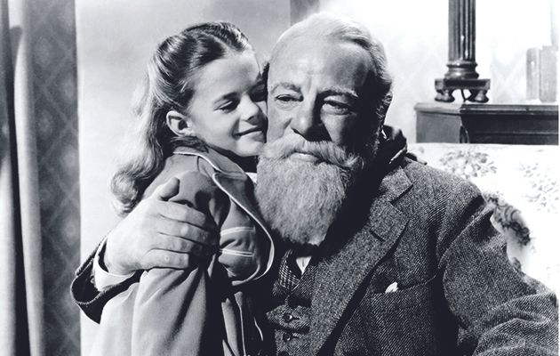 This lovely thick slice of Hollywood fantasy from 1947 won Edmund Gwenn an Oscar for his performance as a lovable department-store Santa Claus who is very convincing in the role.