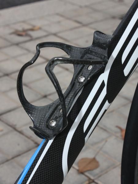 The Arundel Mandible's foam core construction yields a lightweight cage that still holds tightly on to bottles.