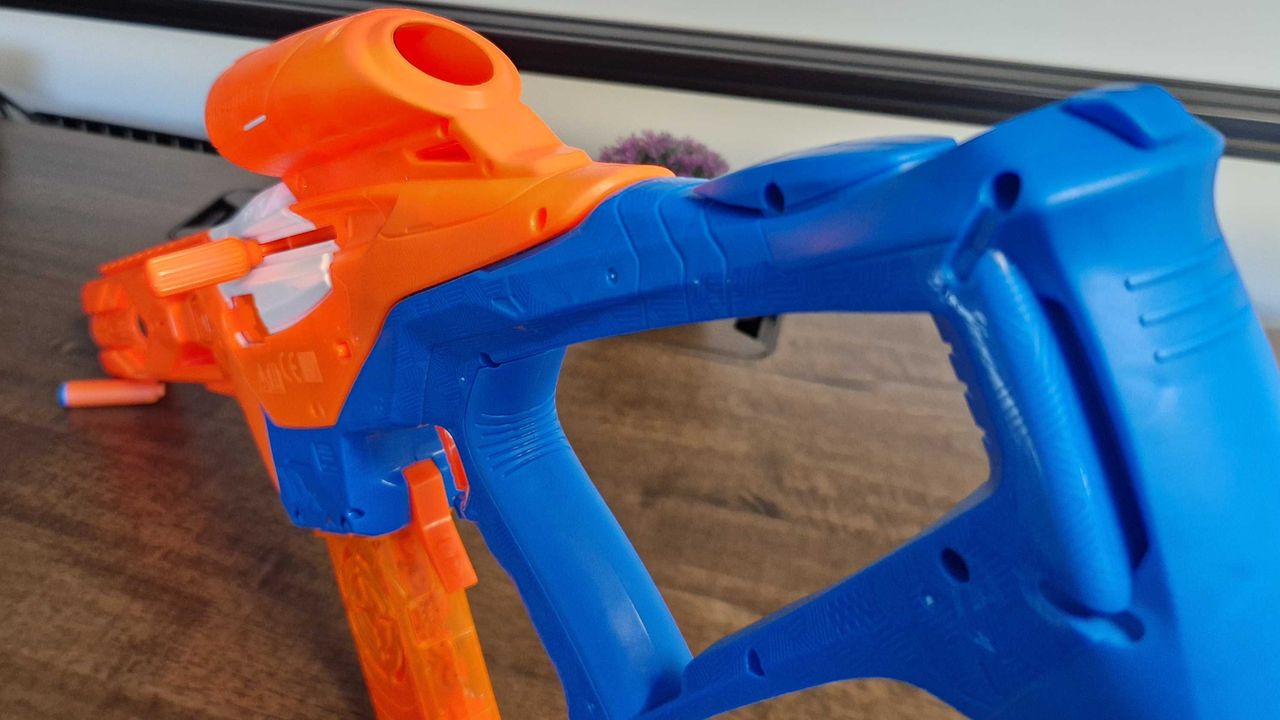 Nerf N-Series Pinpoint blaster, seen from behind