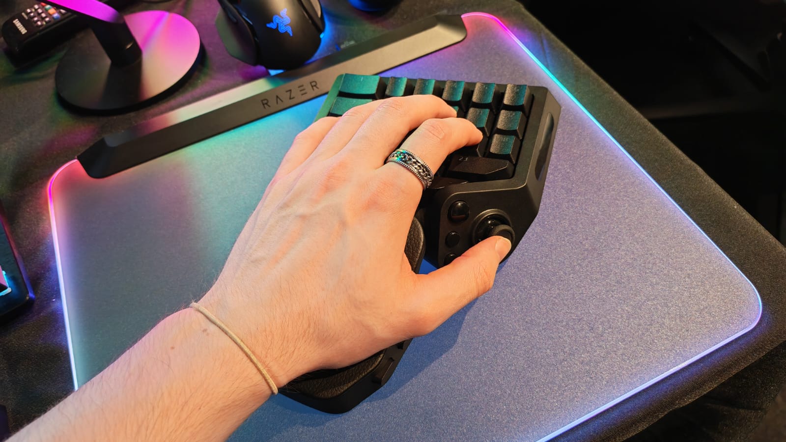 A reviewer with his hand on the Razer Tartarus V2 Pro at Gamescom