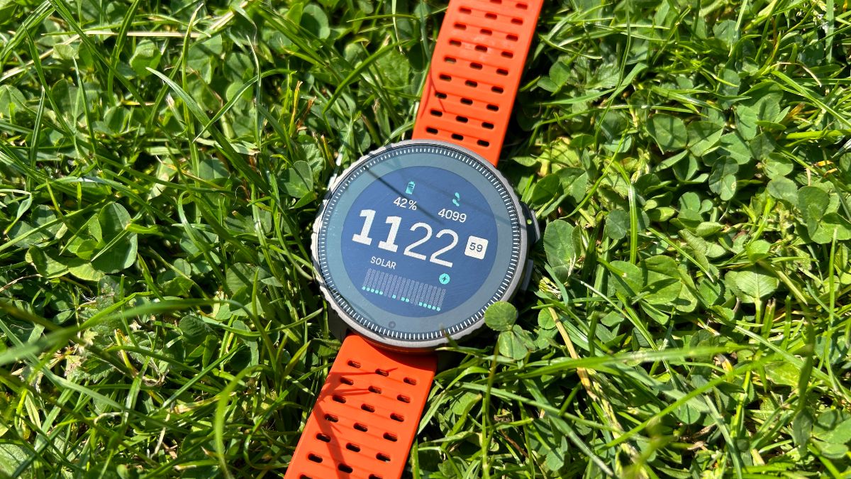 Suunto Vertical on grass