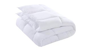 Best comforters: Utopia Bedding Comforter Duvet Insert in white