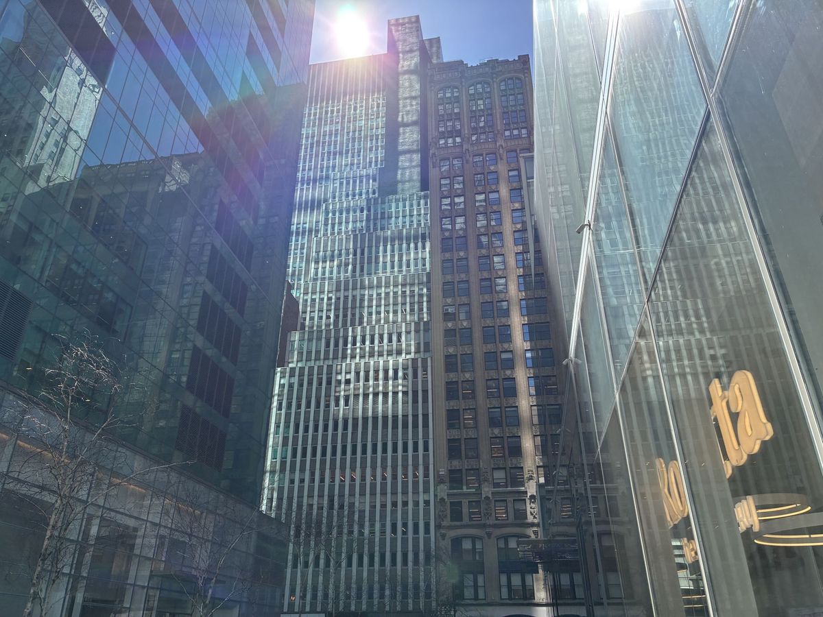 Apple iPhone 16e dynamic range sample.