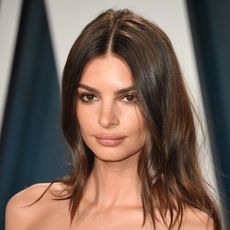 beverly hills, california february 09 emily ratajkowski attends the 2020 vanity fair oscar party hosted by radhika jones at wallis annenberg center for the performing arts on february 09, 2020 in beverly hills, california photo by daniele venturelliwireimage,