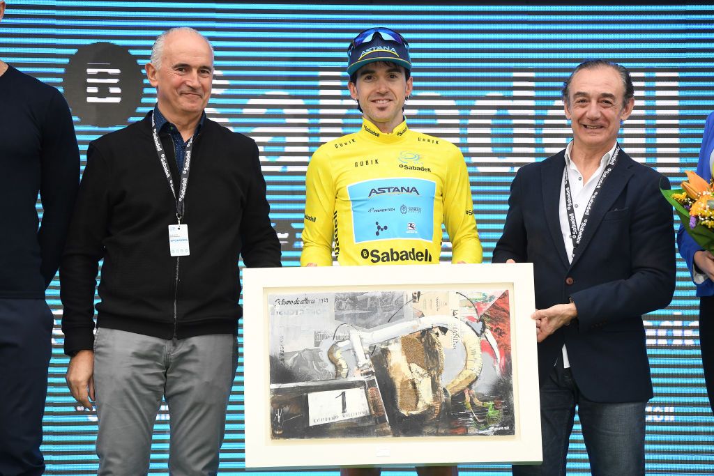 Ion Izagirre gets his yellow jersey
