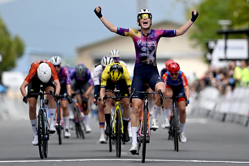 Mischa Bredewold celebrates her stage 1 victory