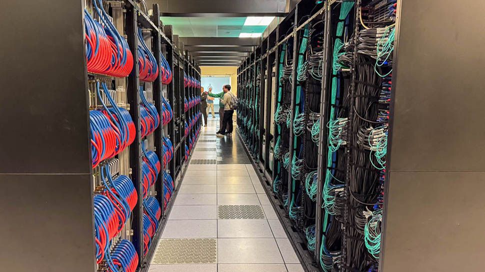 Tech editor takes close snaps of world's fastest supercomputer and lives to publish them Feature image