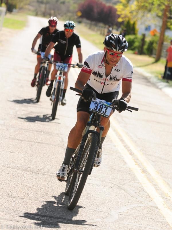 Riders finishing the ten-mile descent to the Skull Valley aid station