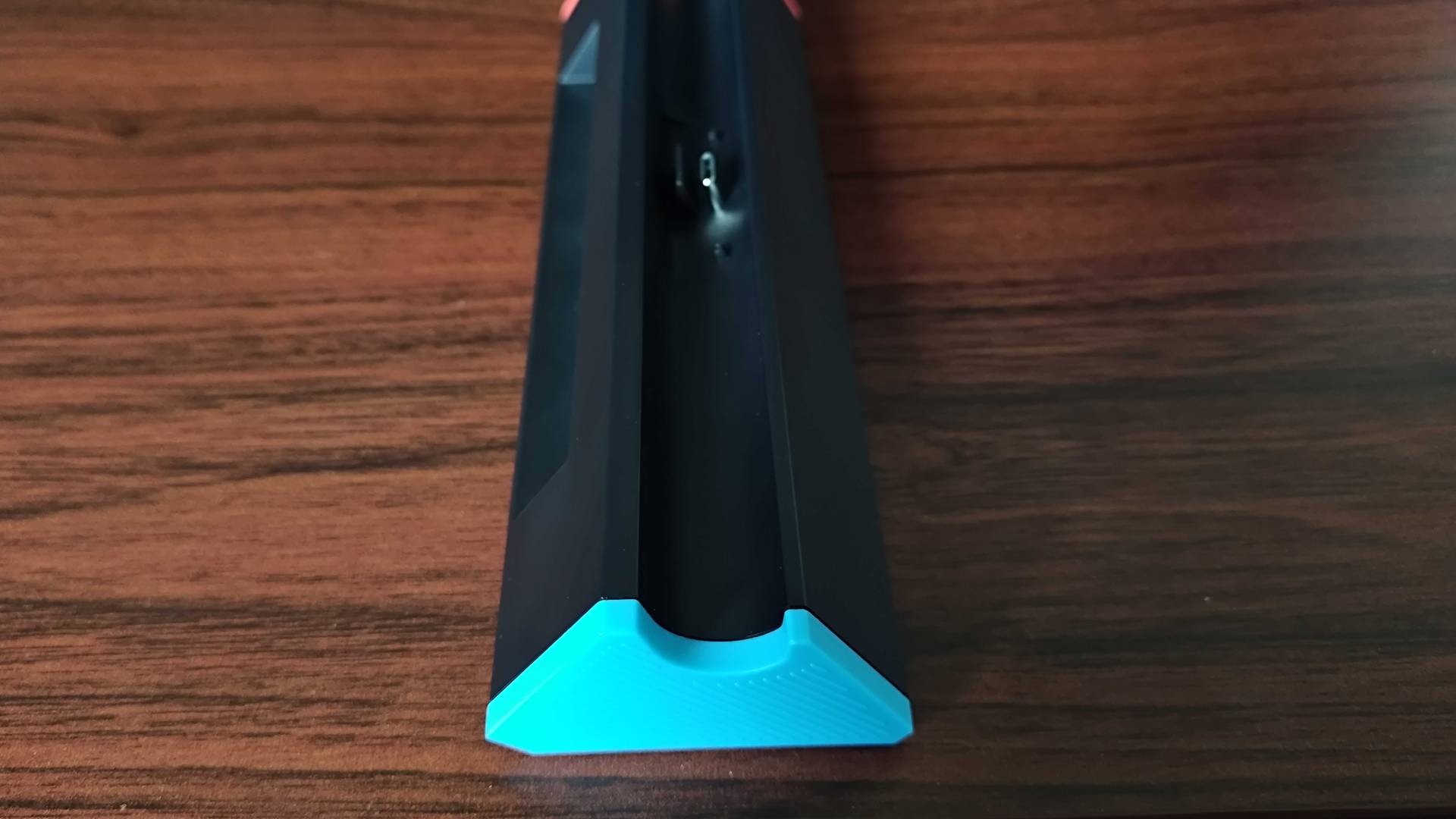 Side of SIWIQU Nintendo Switch 2 dock.
