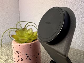 Mophie Magnetic Portable Stand Magnetic Puck