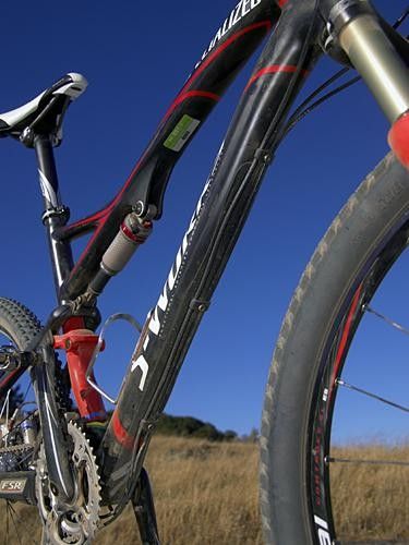 Full-length housing seals the system from end-to-end and the down tube routing actually helps protect the frame from damage. Protective tape is also applied to the down tube beneath the housing.