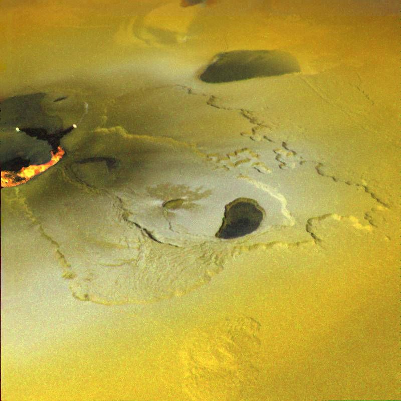 jupiter moon io active volcano eruption