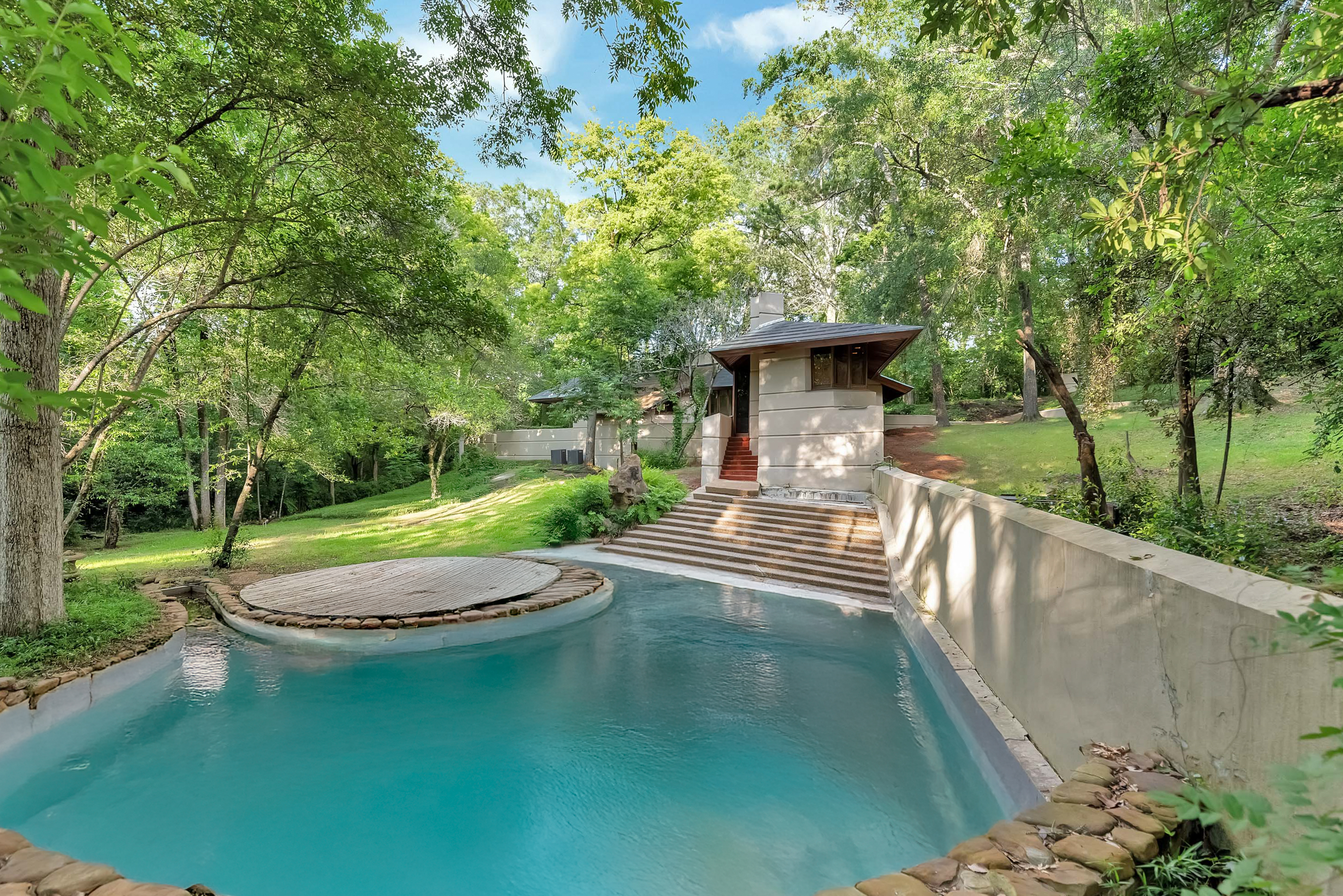 the fountainhead by frank lloyd wright, also known as J. Willis Hughes House