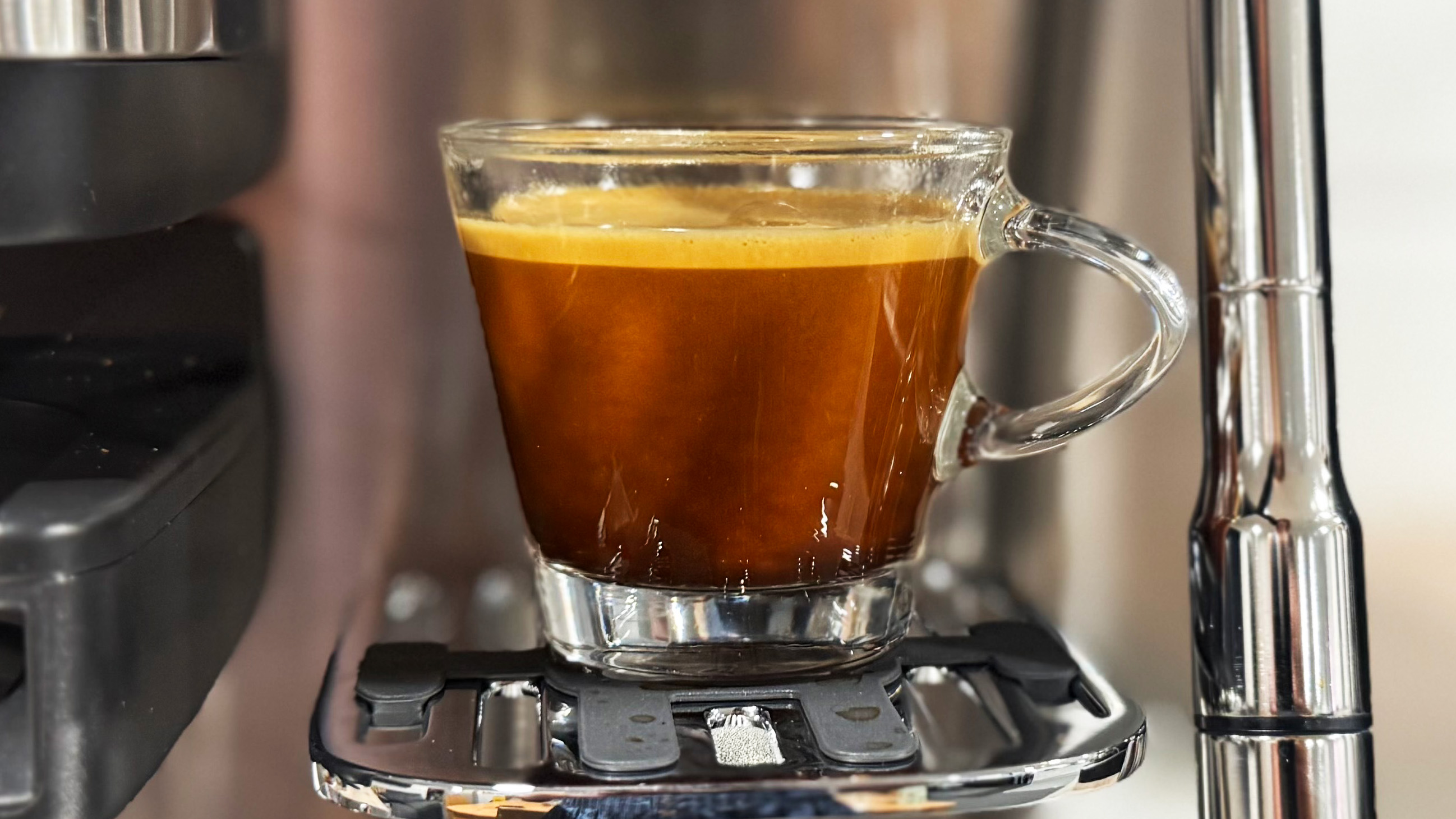 a photo of an espresso shot made on the ninja luxe cafe mini plus