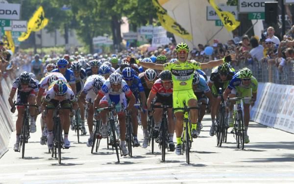 Guardini clinches the win at stage 18 of the 2012 Giro d'Italia