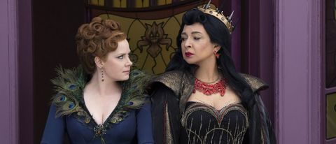 Amy Adams and Maya Rudolph look at each other with evil faces in Disenchanted.