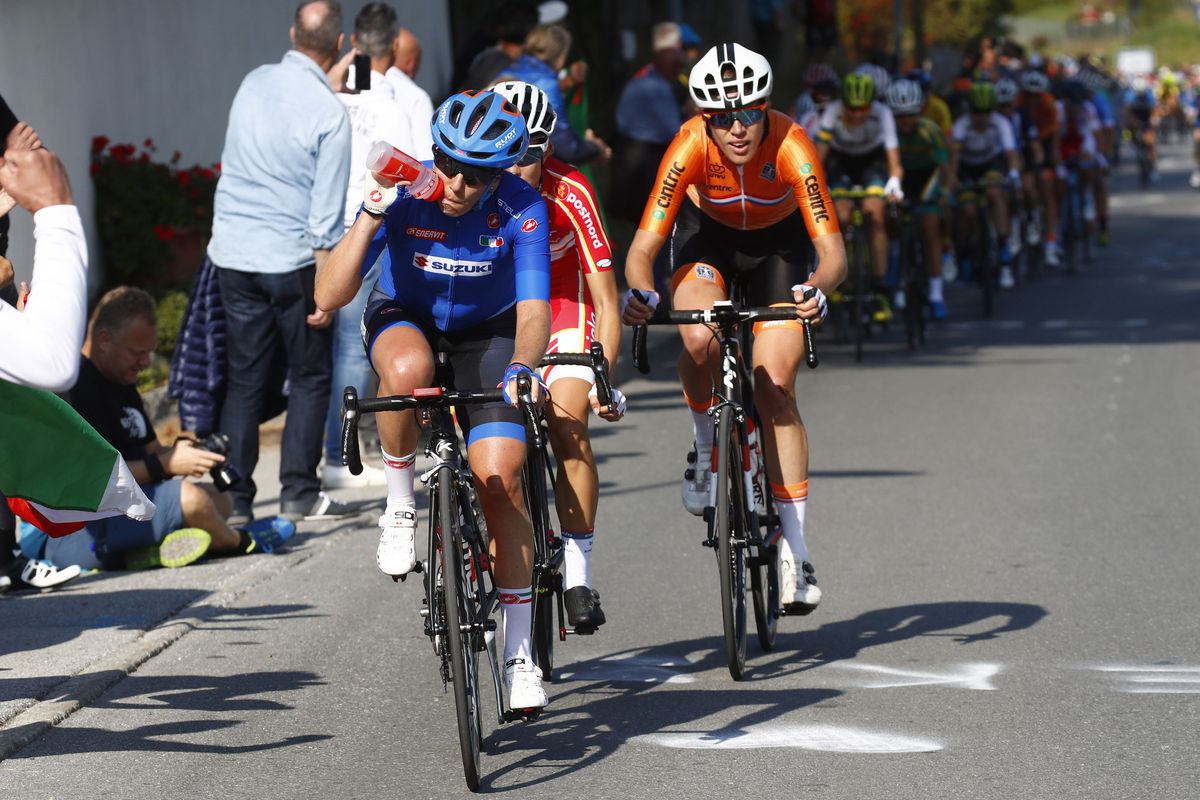 Tatiana Guderzo (Italy) in a chase group