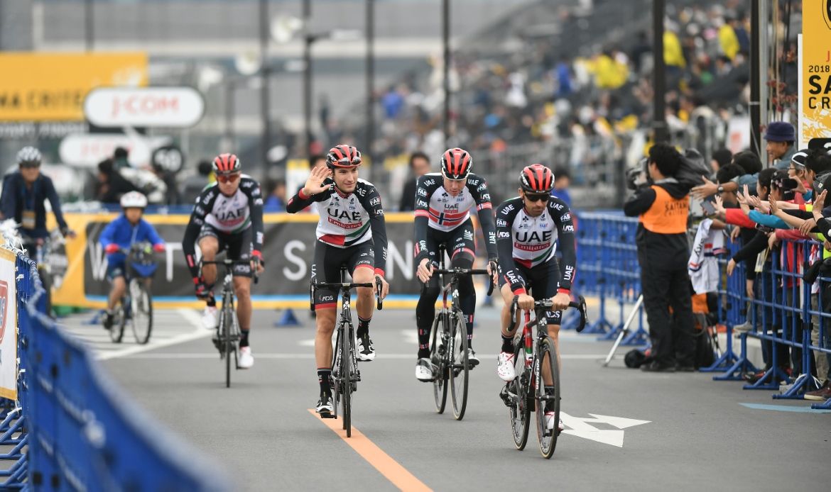 The UAE team waves to the crowd
