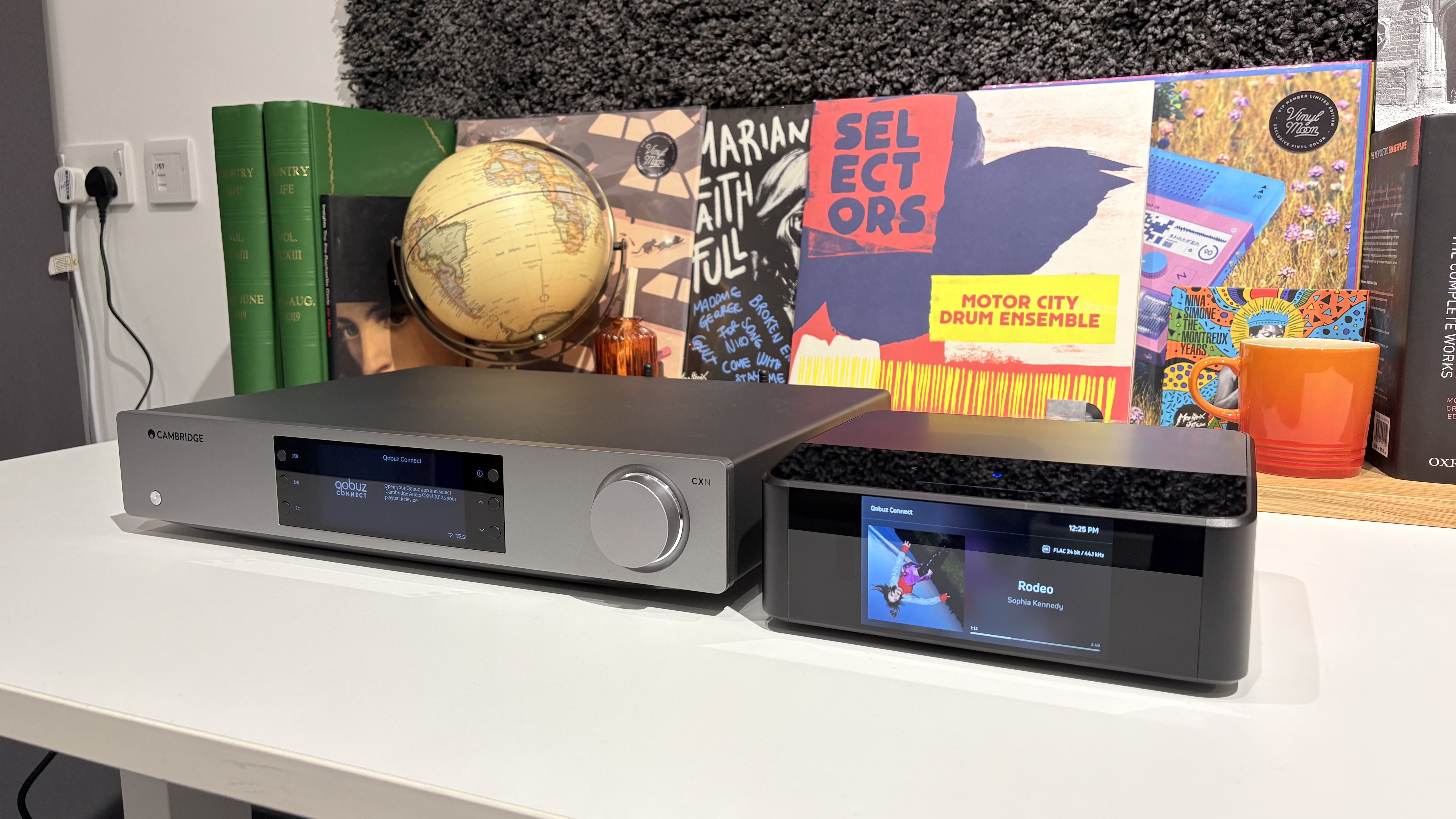Bluesound Node Icon and Cambridge Audio CXN100 streamers placed next to each other on a white desk