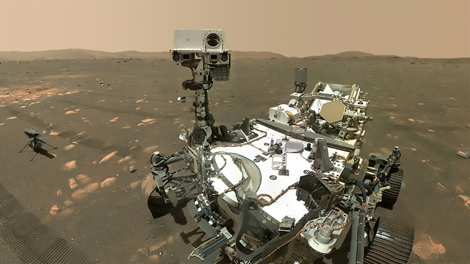Марсоход NASA Perseverance делает селфи на Марсе