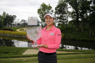 Minjee Lee holds the Kingsmill Championship trophy in 2015