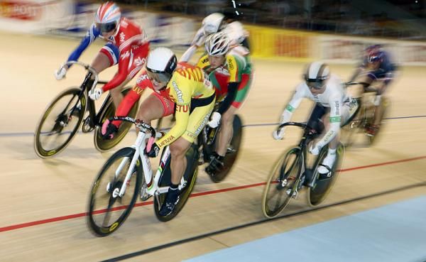 Simona Krupeckaite (Lithuania) leads into the final bend and holds off the late charge of Victoria Pendleton to win the gold medal