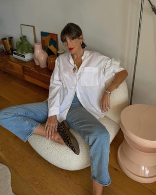 Woman in shirt, jeans, and leopard print shoes.