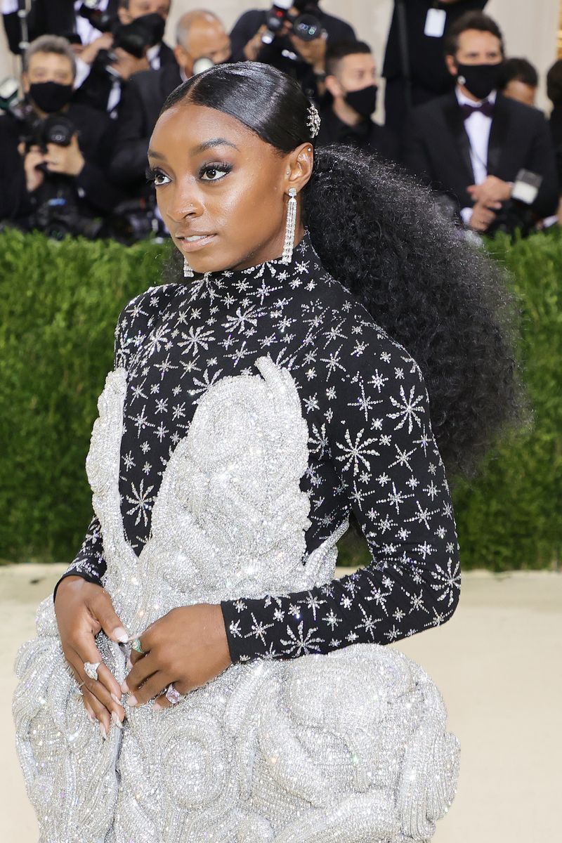 new york, new york september 13 simone biles attends the 2021 met gala celebrating in america a lexicon of fashion at metropolitan museum of art on september 13, 2021 in new york city photo by mike coppolagetty images