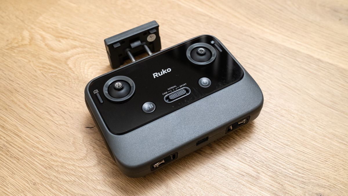 Ruko U11MINI 4K controller on a wooden floor