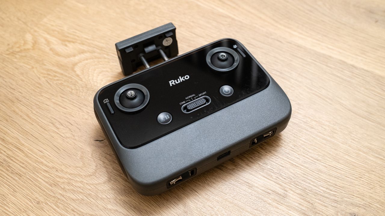 Ruko U11MINI 4K controller on a wooden floor