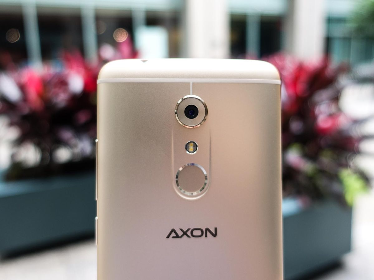 ZTE Axon 7 back