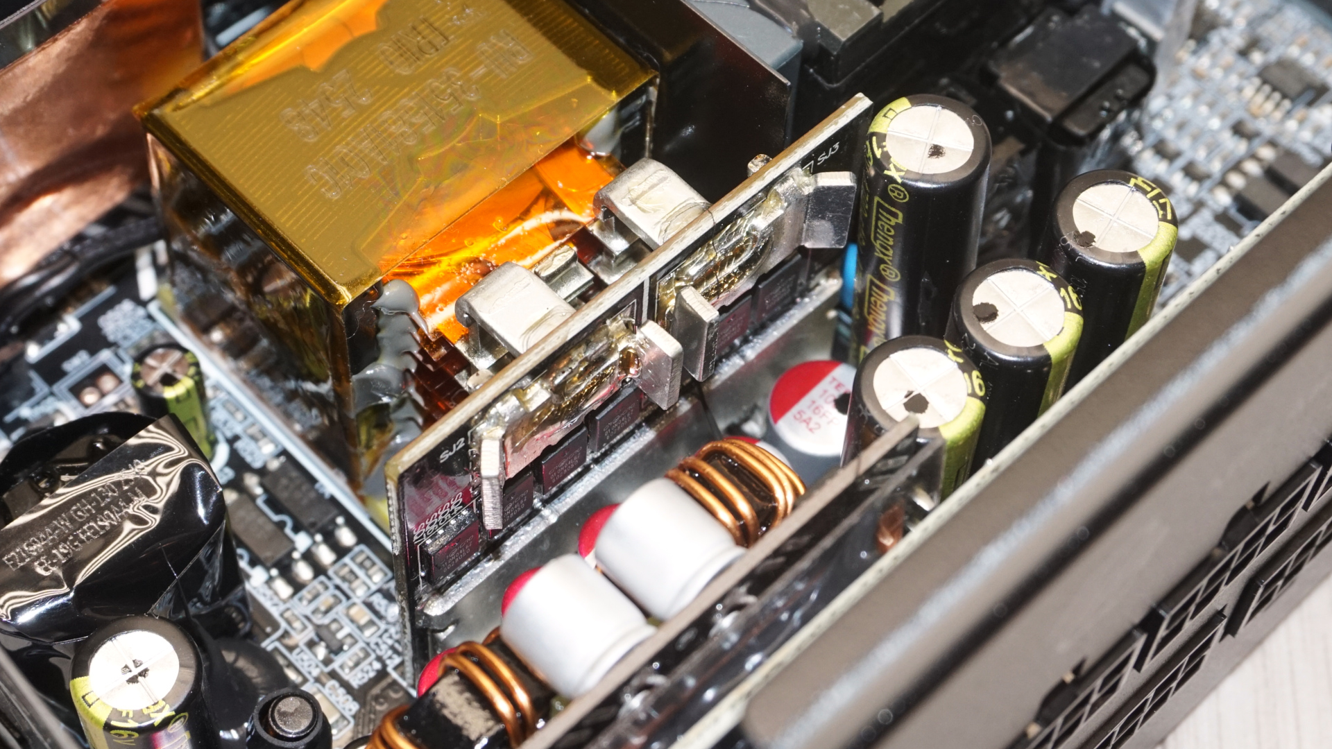 MSI MAG A1200PLS PCIe 1200W