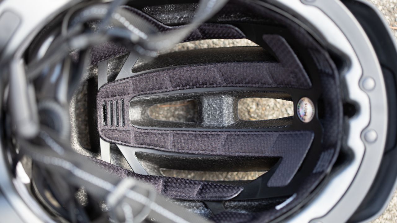 Giro Ethos MIPS internal padding