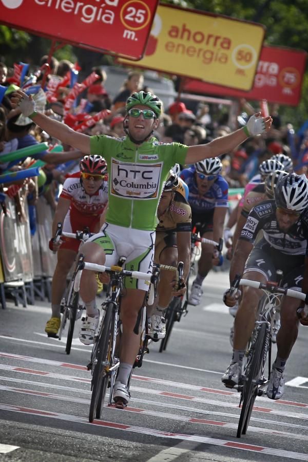 Mark Cavendish (HTC-Columbia) takes the sprint in Salamanca.