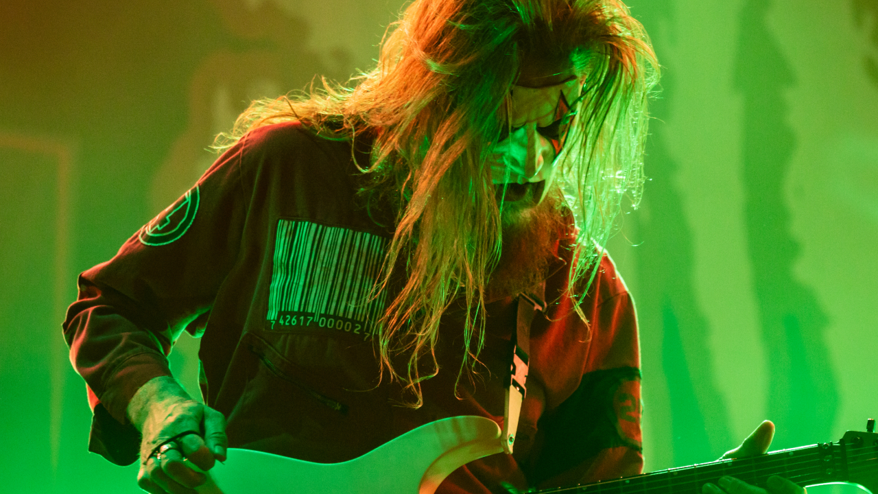 Jim Root performing with Slipknot in 2024