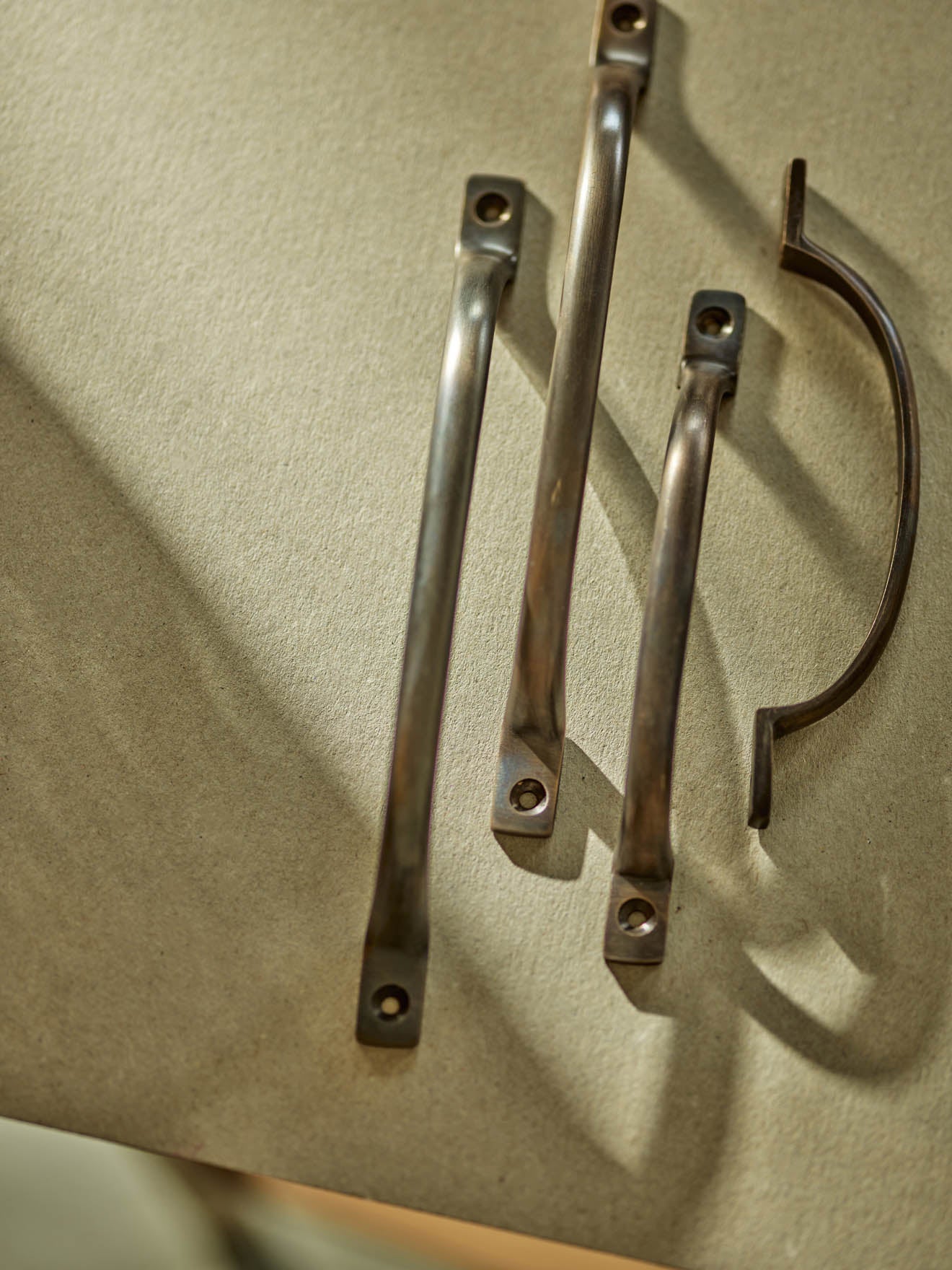 Grove Pull Handle, Medium, Aged Bronze