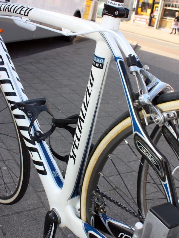 The Project Black's seat tube is more abruptly squared-off towards the bottom and necks down a bit in the middle as compared to the Roubaix SL2.