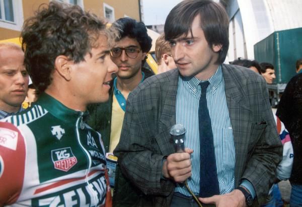 Andy Hampsten speaks to the media at the 1988 Giro d'Italia.