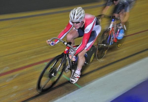 Chris Whorrall (100% ME) gives it everything in the men's scratch.
