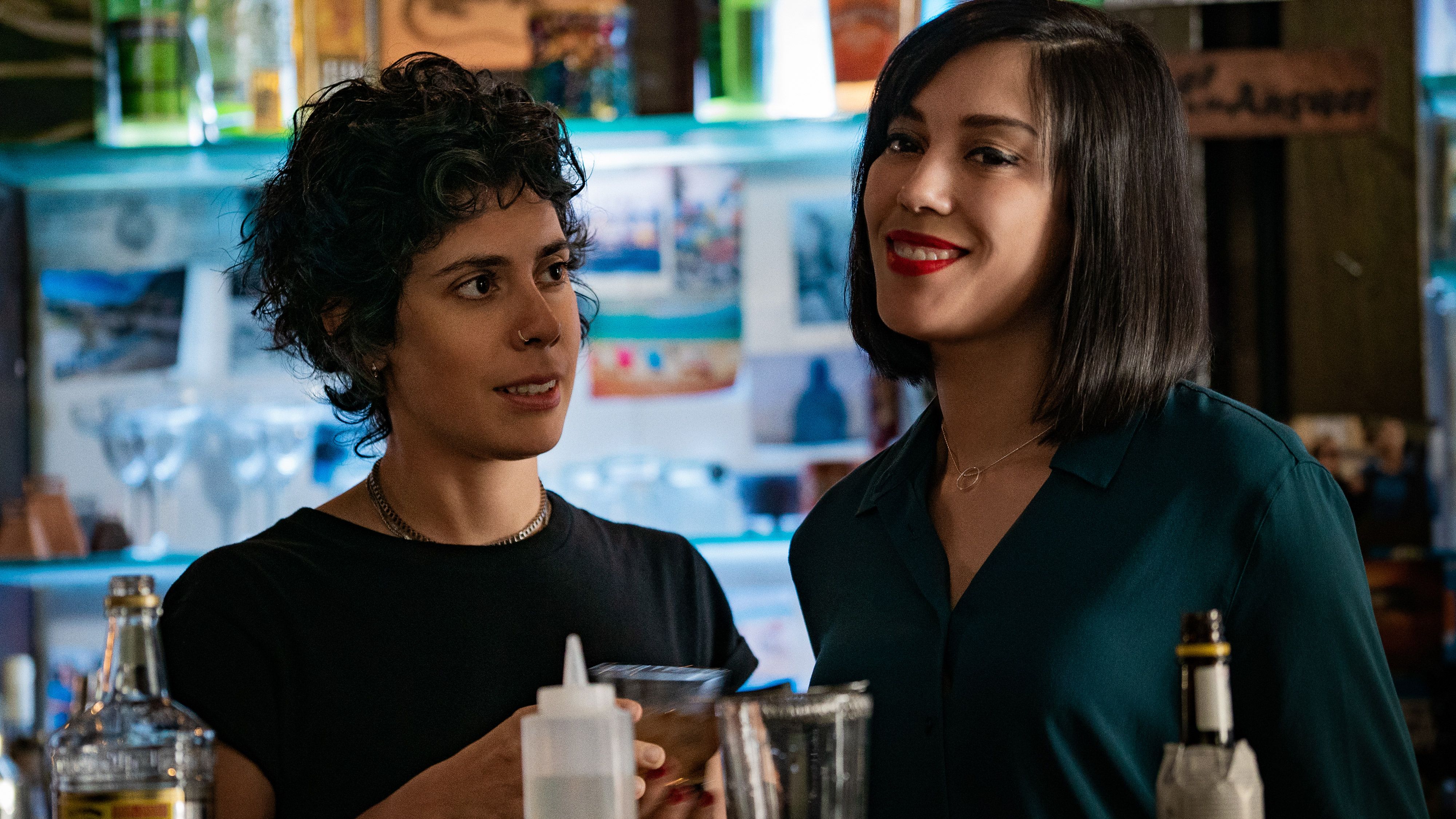 Lesbian Bars Feature In Many Women Centric Tv Shows But Are Missing From Real Life Marie Claire 