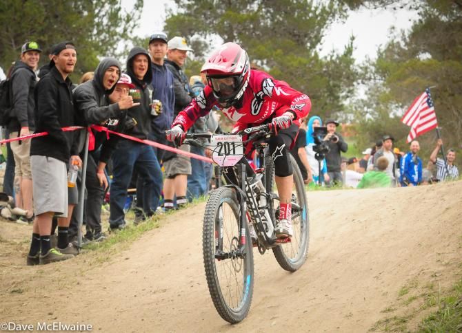 Anneke Beerten (Specialized) being cheered by the crowd