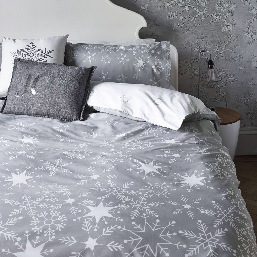 There's an Asda Christmas bedding set to suit the whole family this