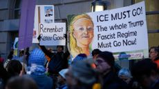 Minnesotans protest ICE and memorialize Renee Good