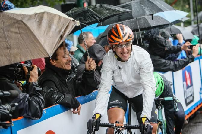 Tom Zirbel (Optum) gets help from a fan before the start