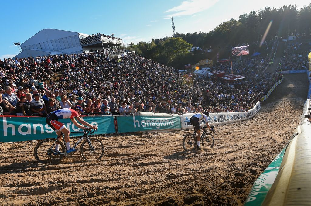 Wout Van Aert (Crelan-Vastgoedservice) ahead of Mathieu van der Poel (Beobank-Corendon)