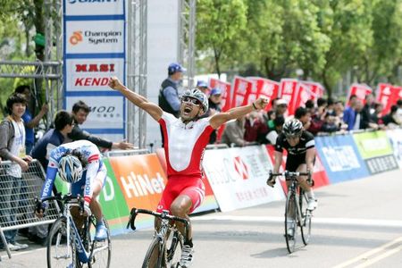 Takashi Miyazawa wins the stage